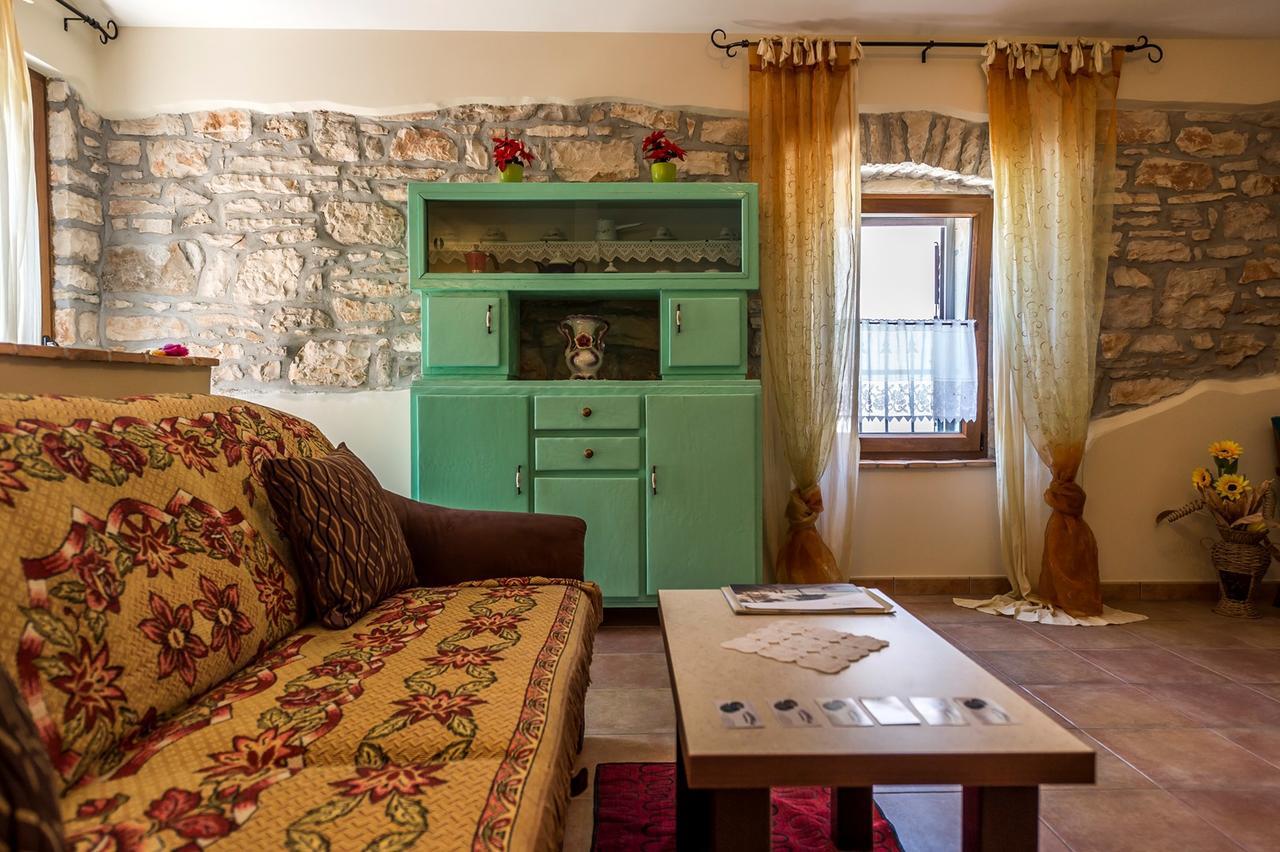 Villa Valtrazza Tar-Vabriga Exteriör bild