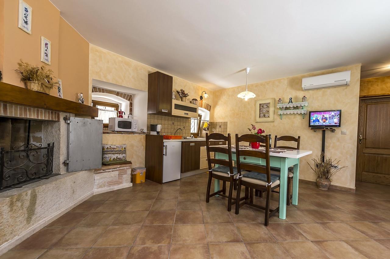 Villa Valtrazza Tar-Vabriga Exteriör bild